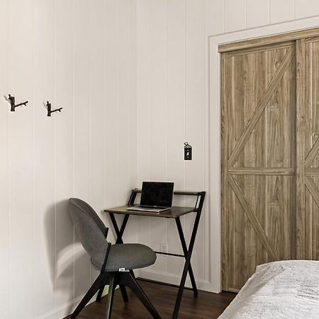Romantic & Family Friendly Chalet In The Woods 레이크애로우헤드 외부 사진