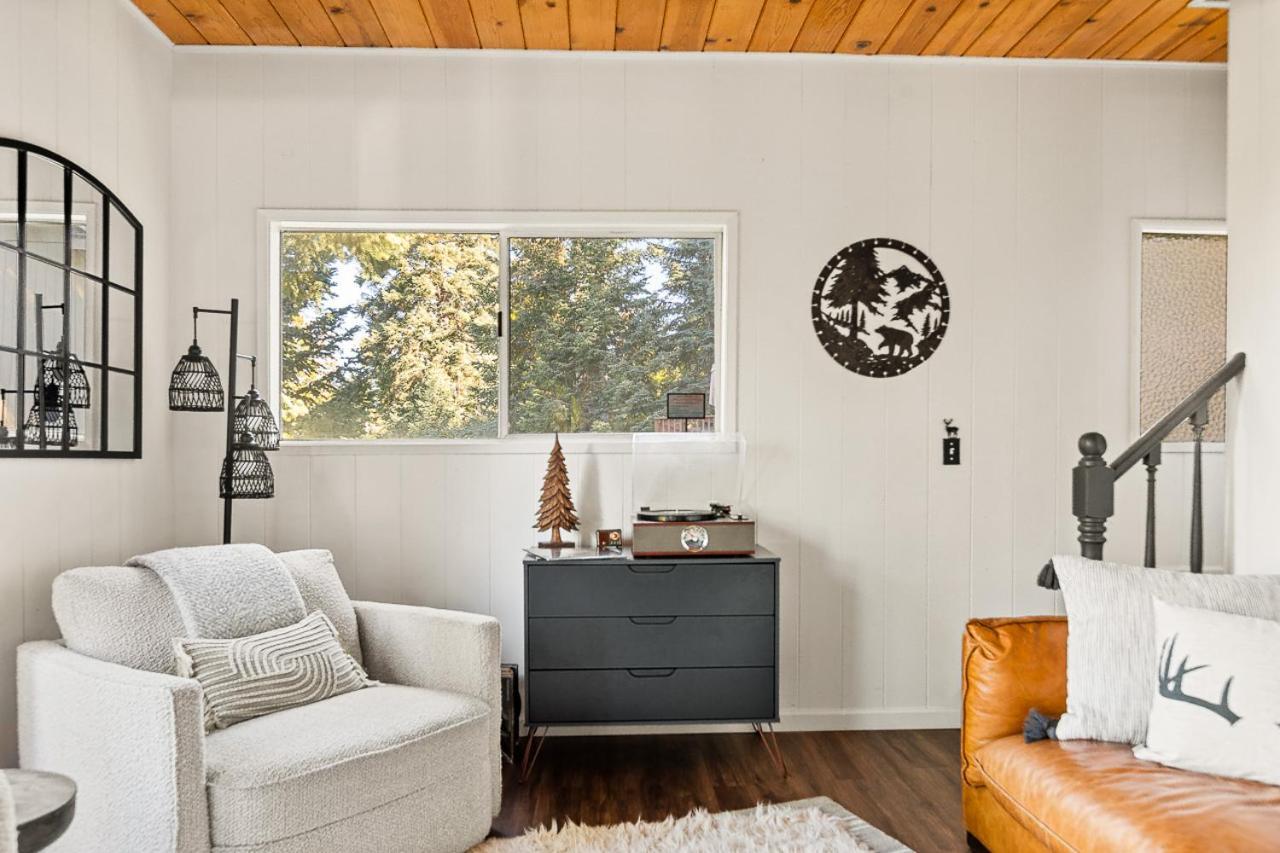 Romantic & Family Friendly Chalet In The Woods 레이크애로우헤드 외부 사진