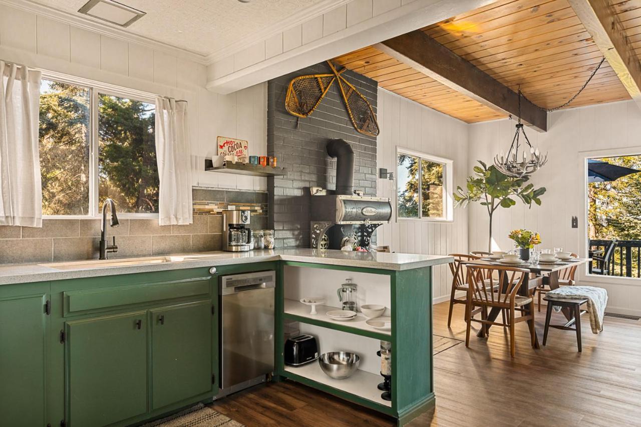 Romantic & Family Friendly Chalet In The Woods 레이크애로우헤드 외부 사진