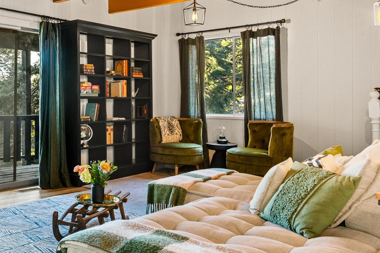 Romantic & Family Friendly Chalet In The Woods 레이크애로우헤드 외부 사진