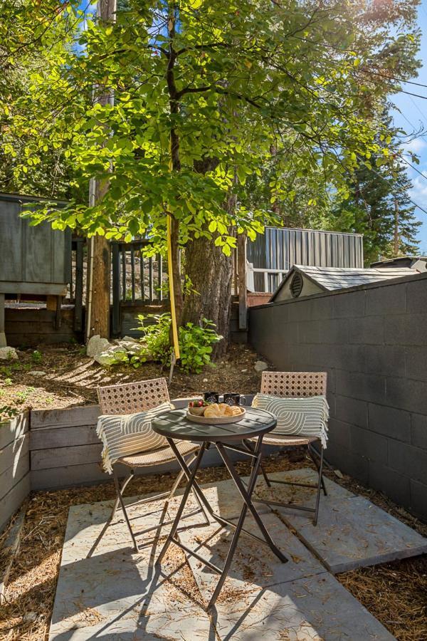 Romantic & Family Friendly Chalet In The Woods 레이크애로우헤드 외부 사진