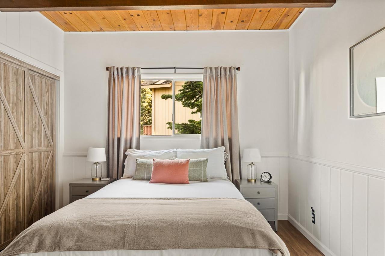 Romantic & Family Friendly Chalet In The Woods 레이크애로우헤드 외부 사진