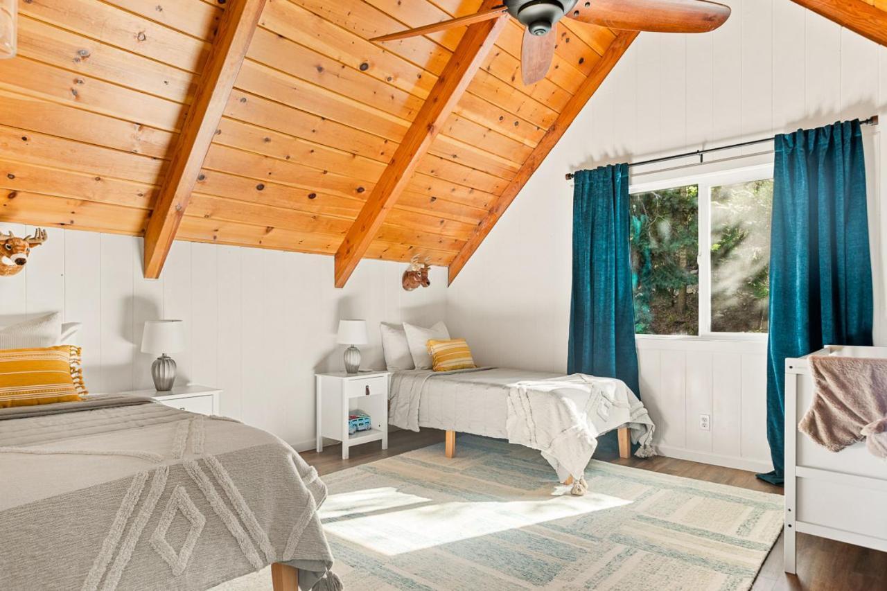Romantic & Family Friendly Chalet In The Woods 레이크애로우헤드 외부 사진