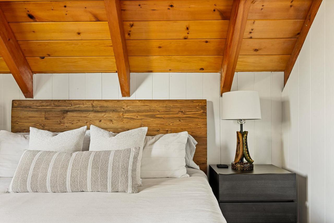 Romantic & Family Friendly Chalet In The Woods 레이크애로우헤드 외부 사진