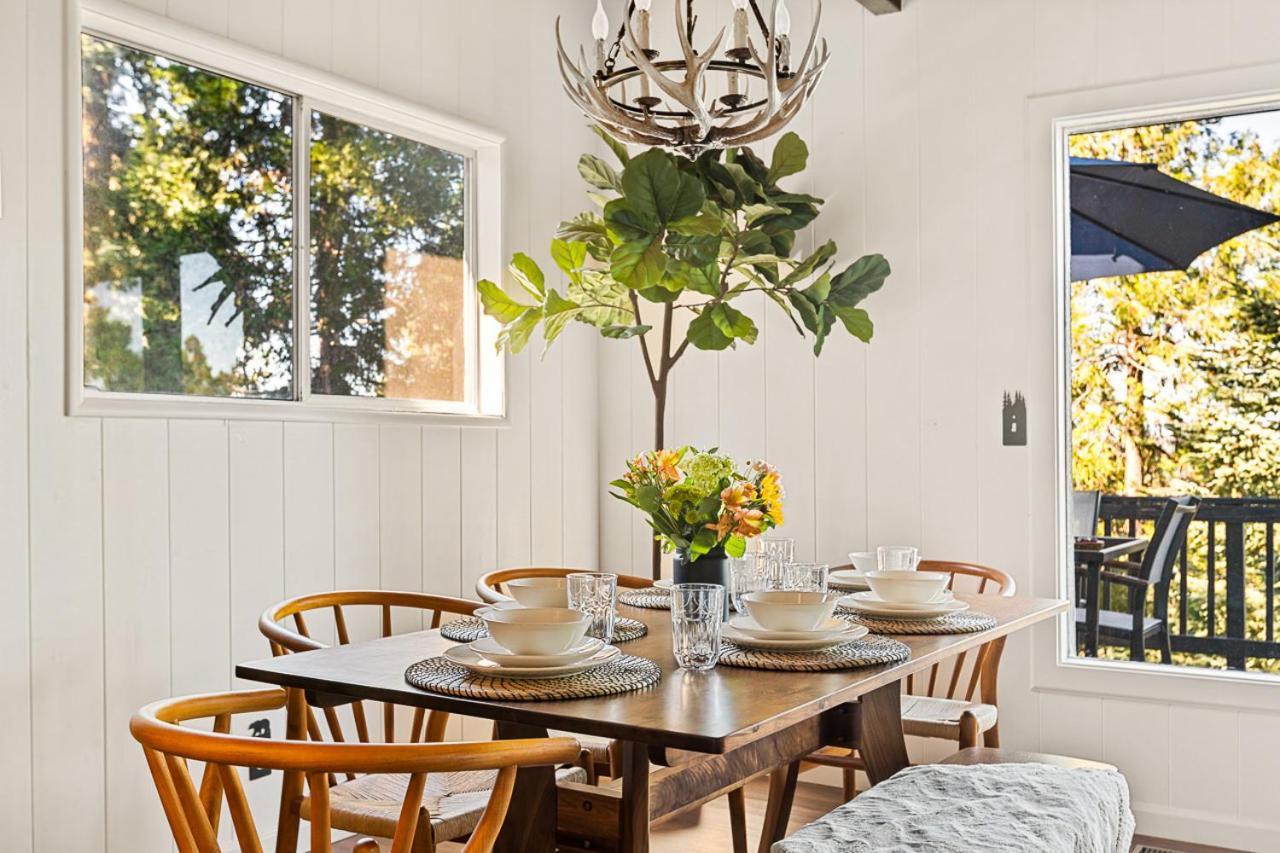 Romantic & Family Friendly Chalet In The Woods 레이크애로우헤드 외부 사진
