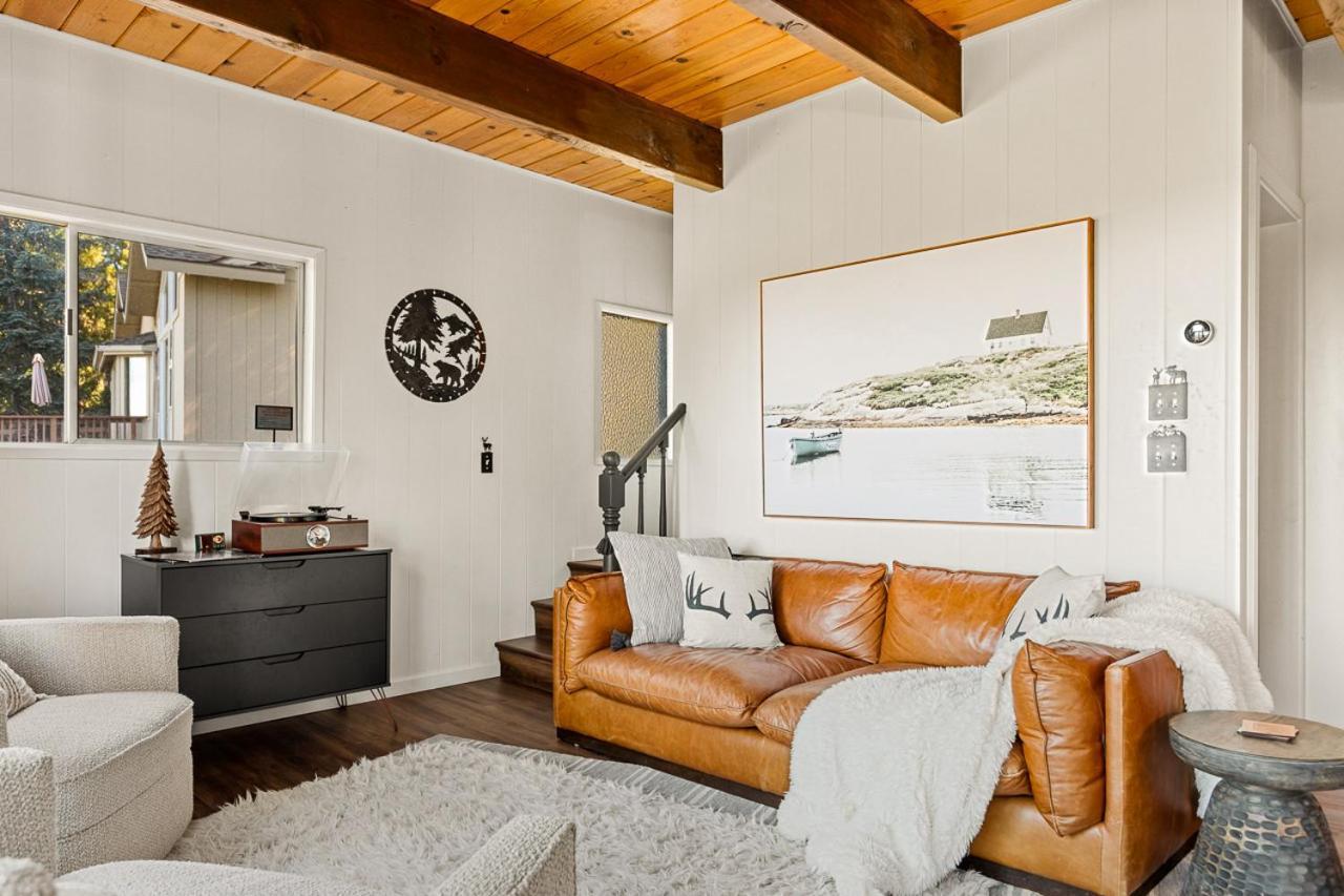 Romantic & Family Friendly Chalet In The Woods 레이크애로우헤드 외부 사진