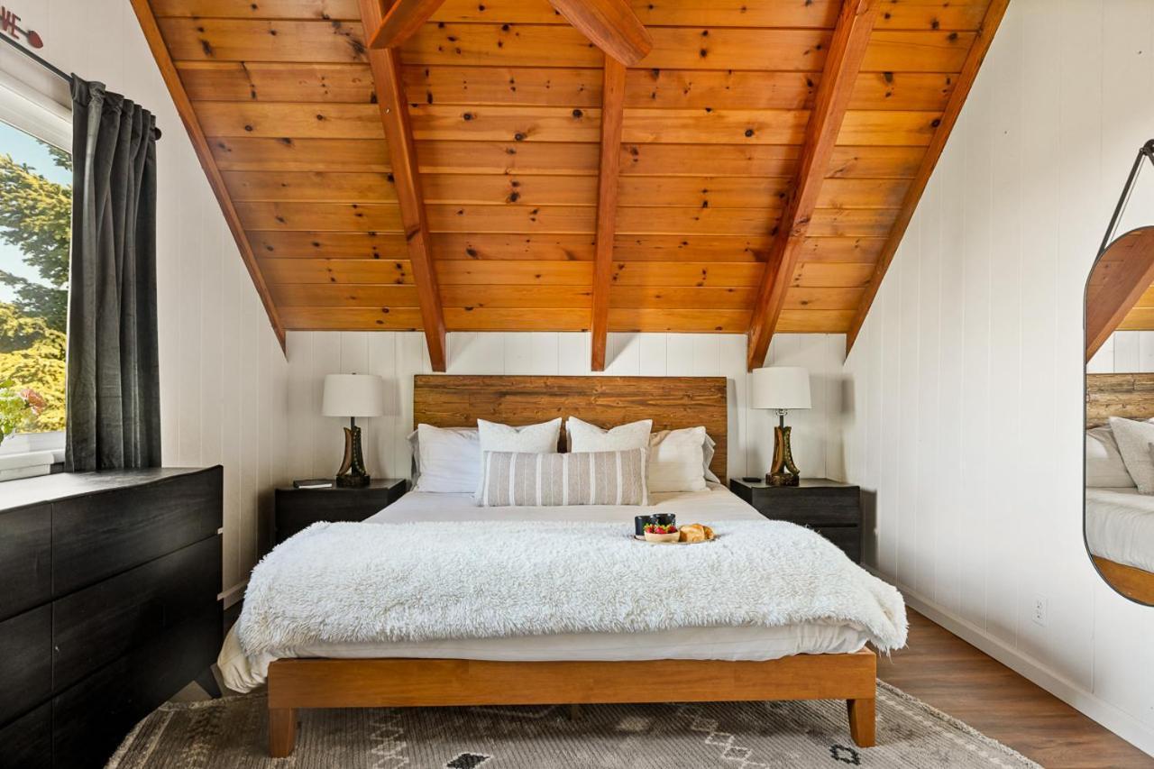Romantic & Family Friendly Chalet In The Woods 레이크애로우헤드 외부 사진