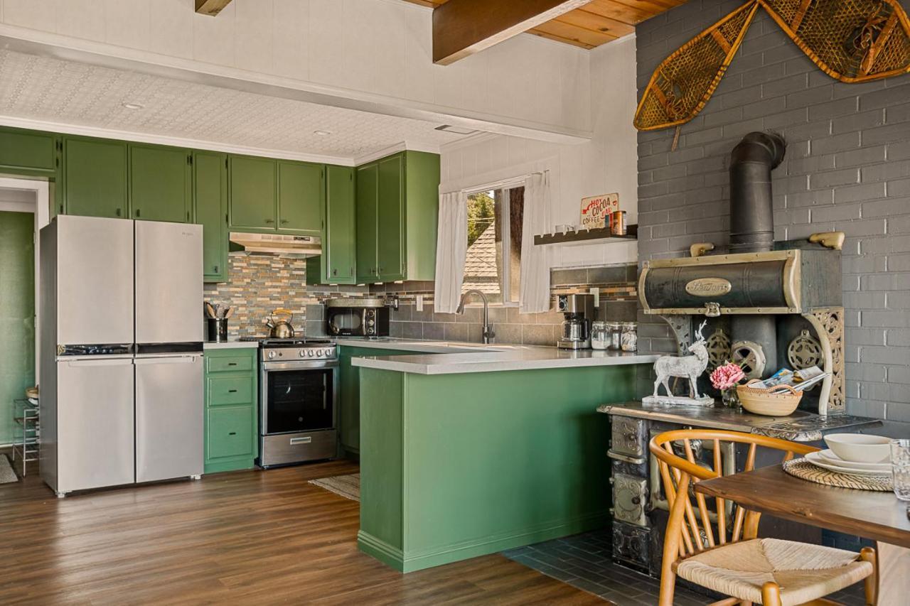 Romantic & Family Friendly Chalet In The Woods 레이크애로우헤드 외부 사진