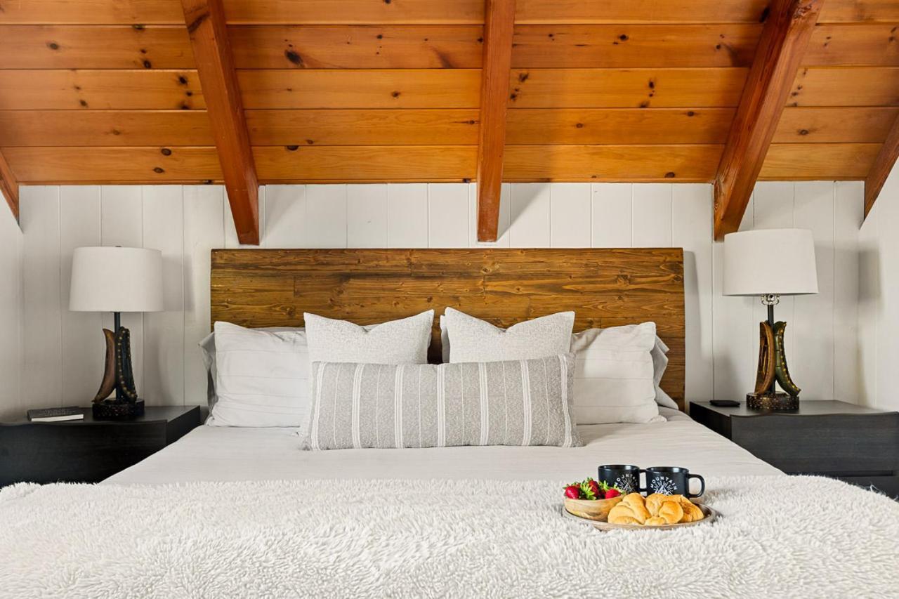 Romantic & Family Friendly Chalet In The Woods 레이크애로우헤드 외부 사진